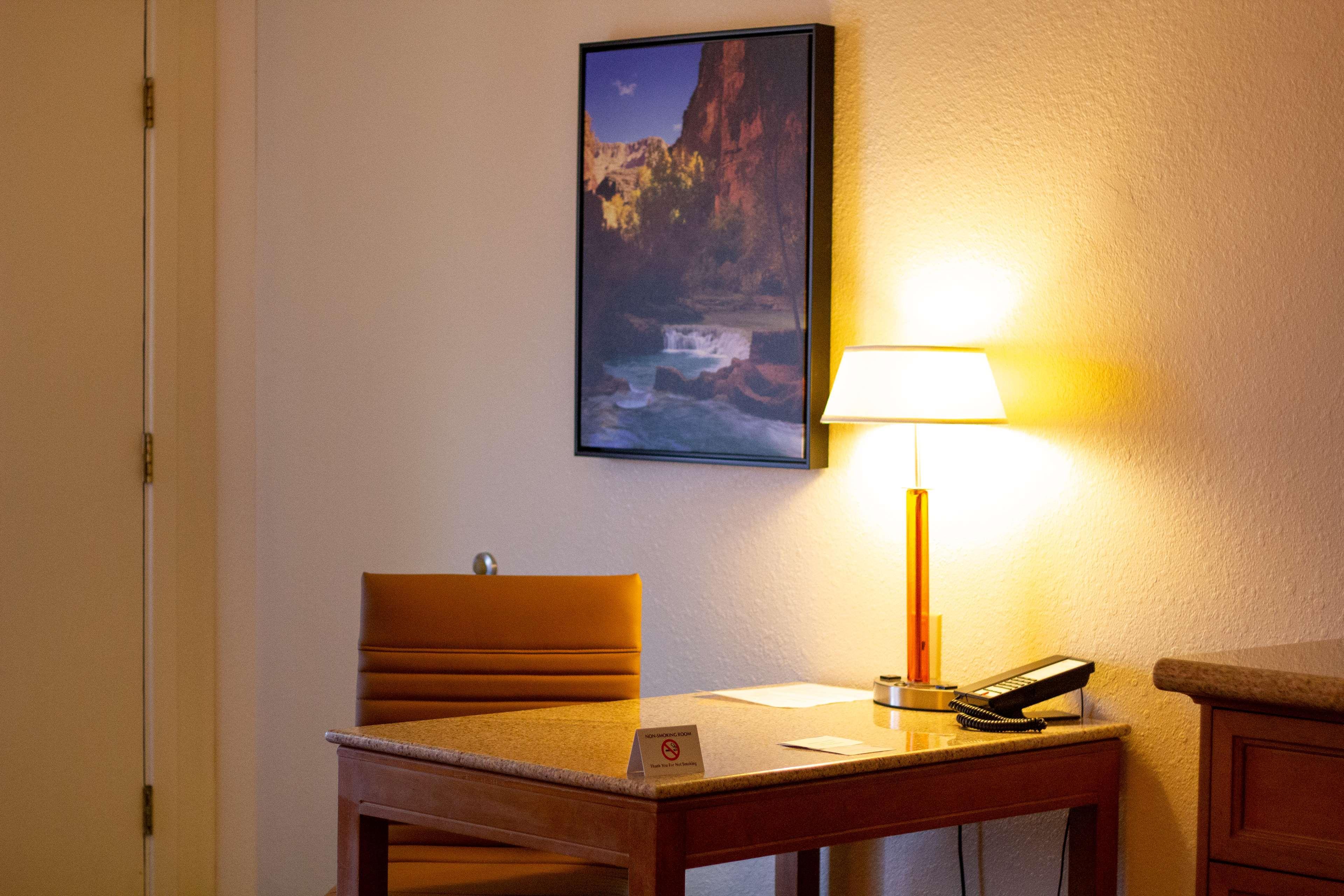 Best Western Plus A Wayfarer'S Inn & Suites Кингман Экстерьер фото